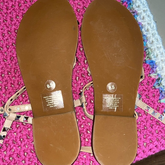 Steve Madden Womens Tan
Travel Rock Stud Flat Sandals Sz
8.5 NWOT - Picture 4 of 5